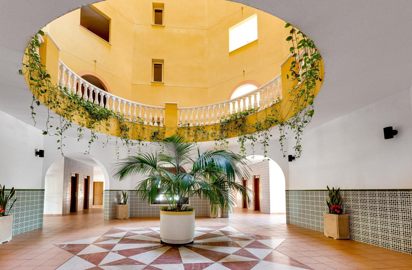 Odsprzedaż - Mieszkanie w bloku - Torrevieja - Playa de los Locos