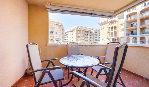 Odsprzedaż - Mieszkanie w bloku - Torrevieja - Playa de los Locos