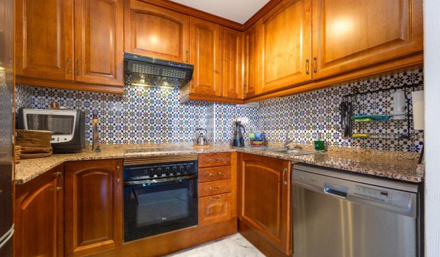 Odsprzedaż - Mieszkanie w bloku - Torrevieja - Playa de los Locos