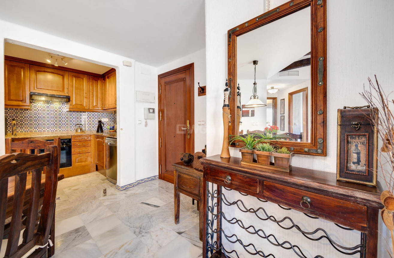 Odsprzedaż - Mieszkanie w bloku - Torrevieja - Playa de los Locos