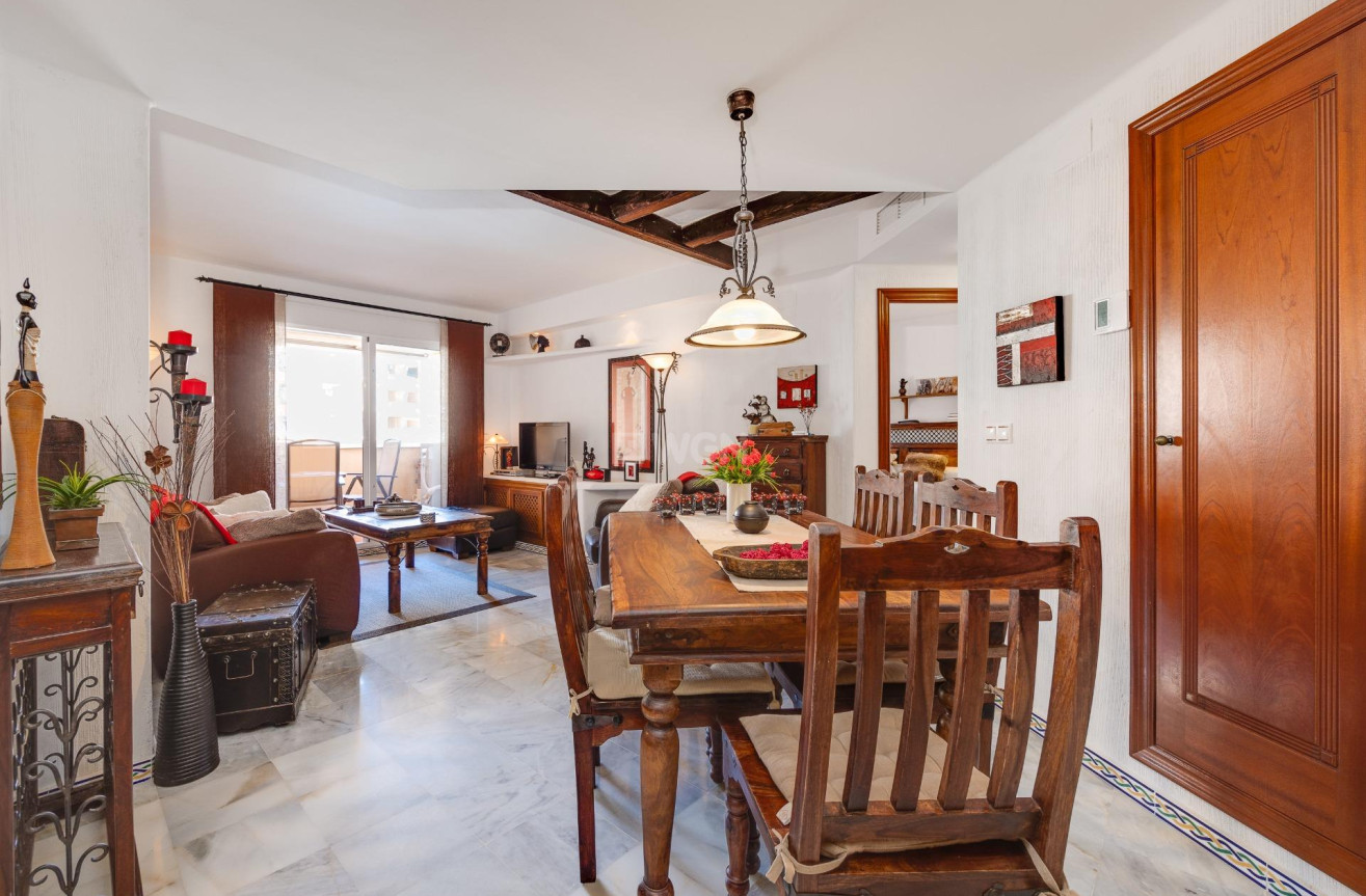 Odsprzedaż - Mieszkanie w bloku - Torrevieja - Playa de los Locos