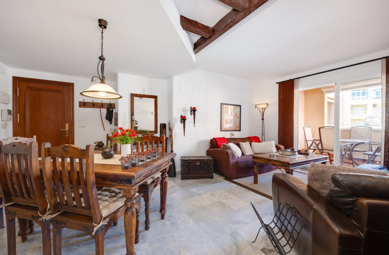 Odsprzedaż - Mieszkanie w bloku - Torrevieja - Playa de los Locos