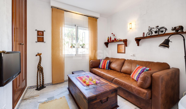 Odsprzedaż - Mieszkanie w bloku - Torrevieja - Playa de los Locos