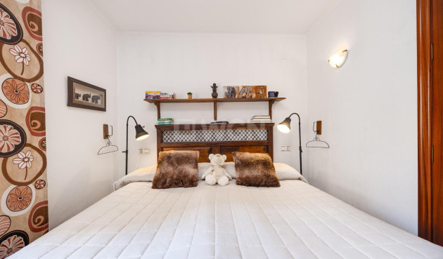 Odsprzedaż - Mieszkanie w bloku - Torrevieja - Playa de los Locos