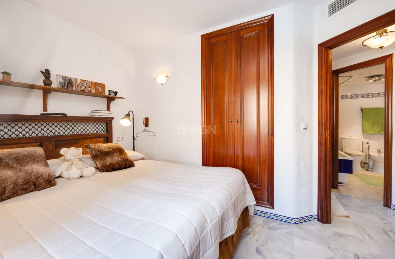 Odsprzedaż - Mieszkanie w bloku - Torrevieja - Playa de los Locos