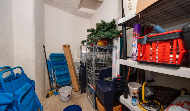 Odsprzedaż - Mieszkanie w bloku - Torrevieja - Playa de los Locos