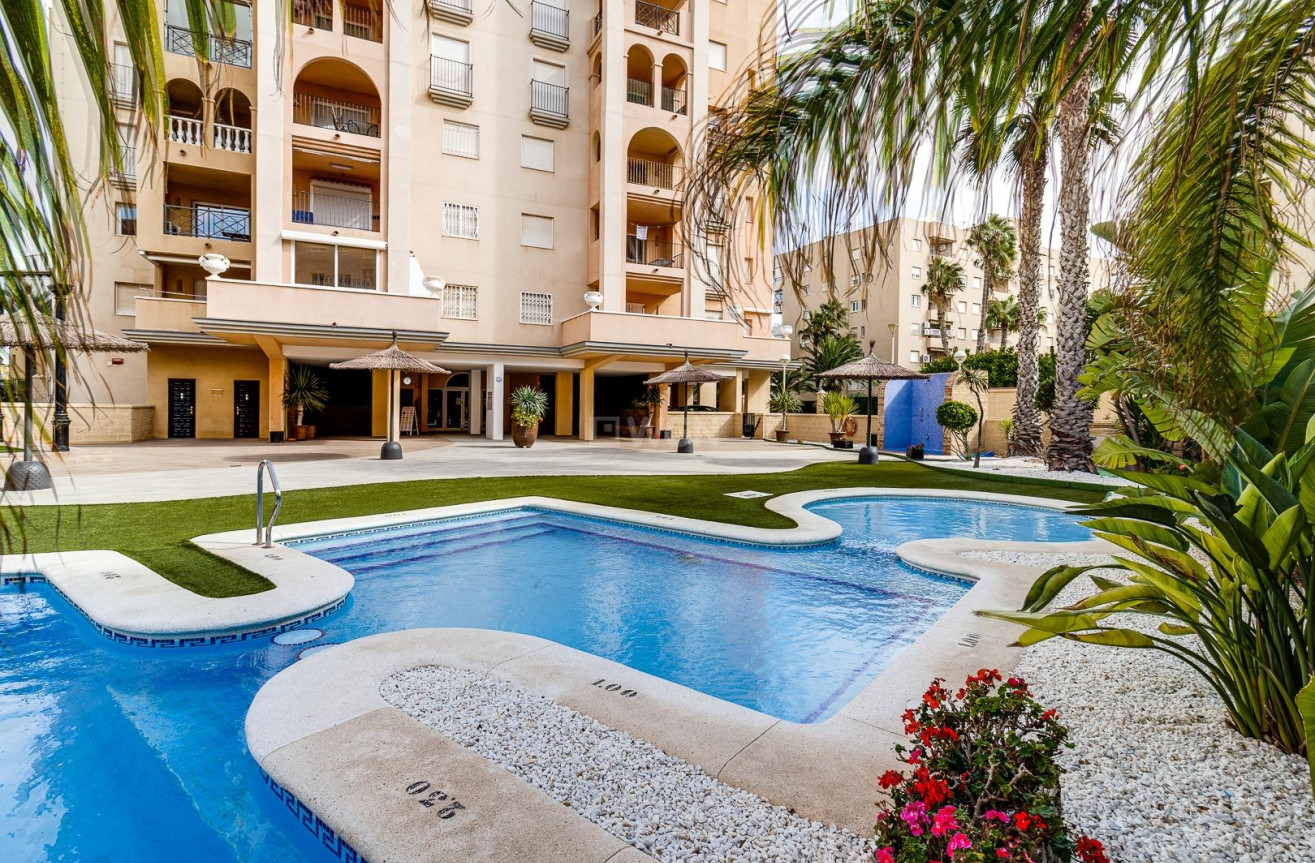 Odsprzedaż - Mieszkanie w bloku - Torrevieja - Playa de los Locos