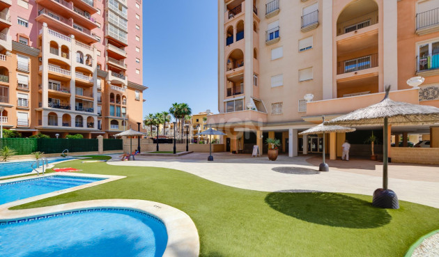 Odsprzedaż - Mieszkanie w bloku - Torrevieja - Playa de los Locos