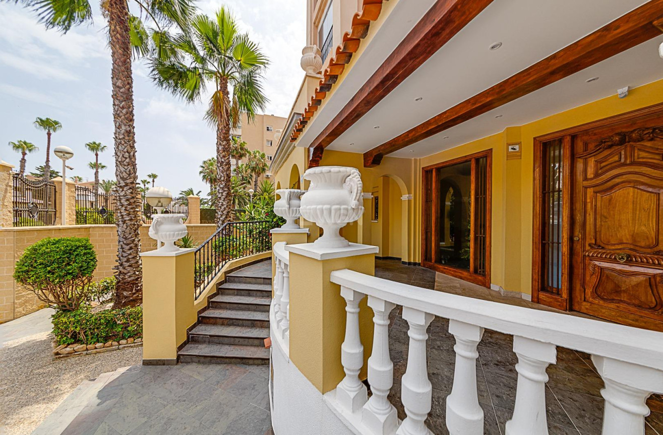 Odsprzedaż - Mieszkanie w bloku - Torrevieja - Playa de los Locos