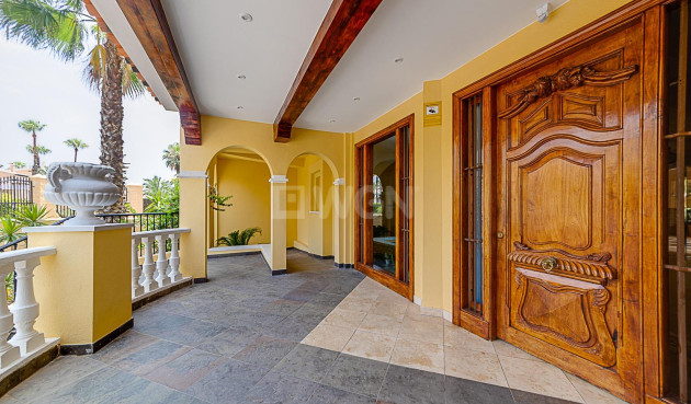 Odsprzedaż - Mieszkanie w bloku - Torrevieja - Playa de los Locos