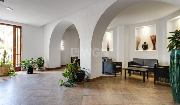 Odsprzedaż - Mieszkanie w bloku - Torrevieja - Playa de los Locos