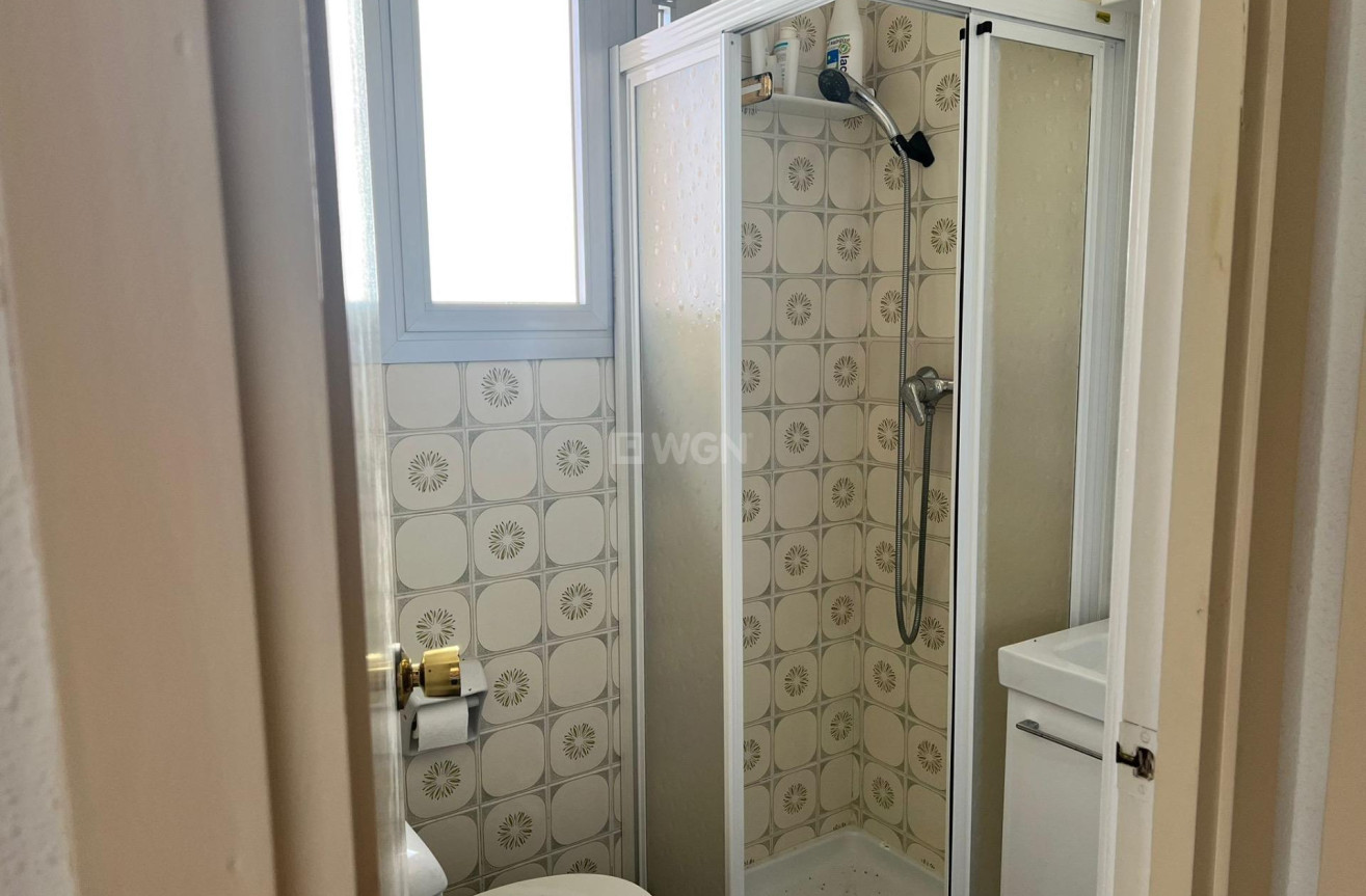 Odsprzedaż - Mieszkanie w bloku - Torrevieja - Playa del Cura