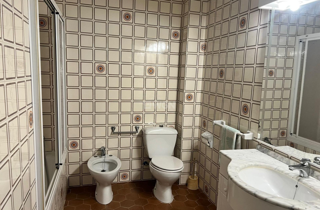 Odsprzedaż - Mieszkanie w bloku - Torrevieja - Playa del Cura