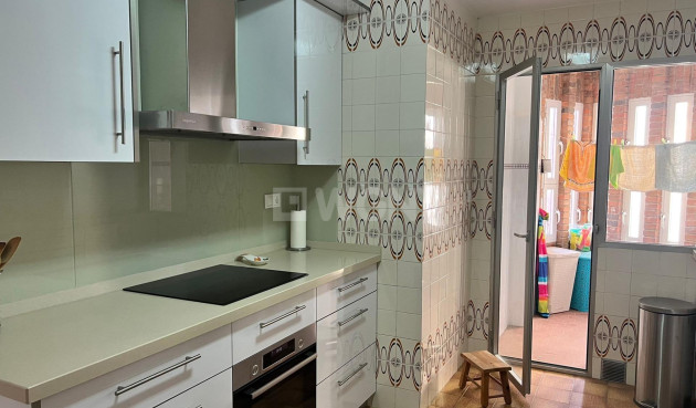 Odsprzedaż - Mieszkanie w bloku - Torrevieja - Playa del Cura