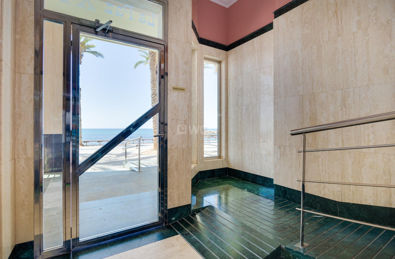 Odsprzedaż - Mieszkanie w bloku - Torrevieja - Paseo Maritimo