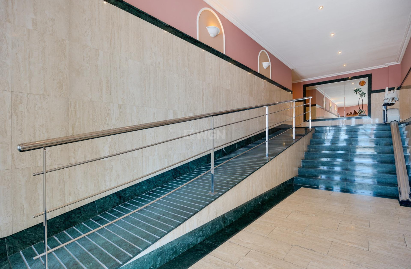 Odsprzedaż - Mieszkanie w bloku - Torrevieja - Paseo Maritimo