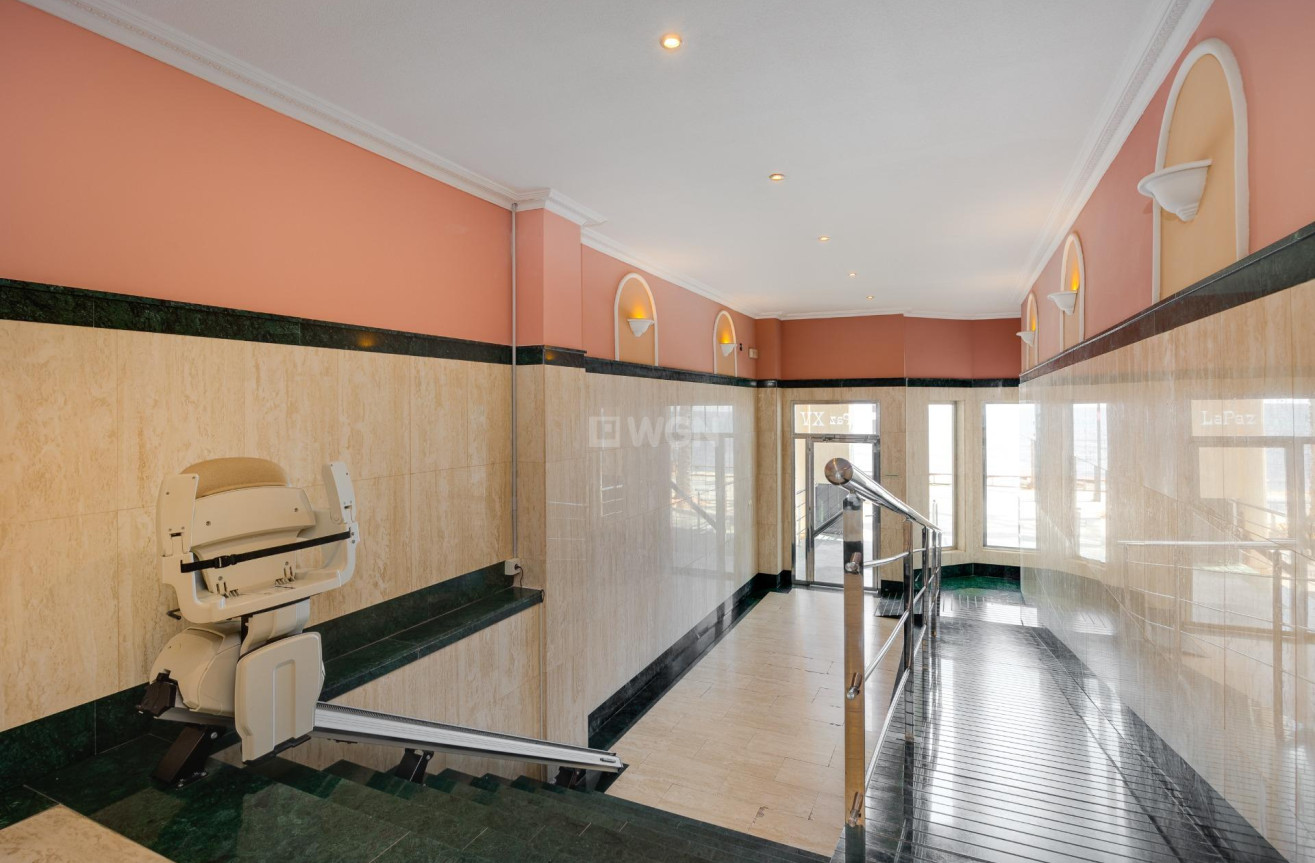 Odsprzedaż - Mieszkanie w bloku - Torrevieja - Paseo Maritimo