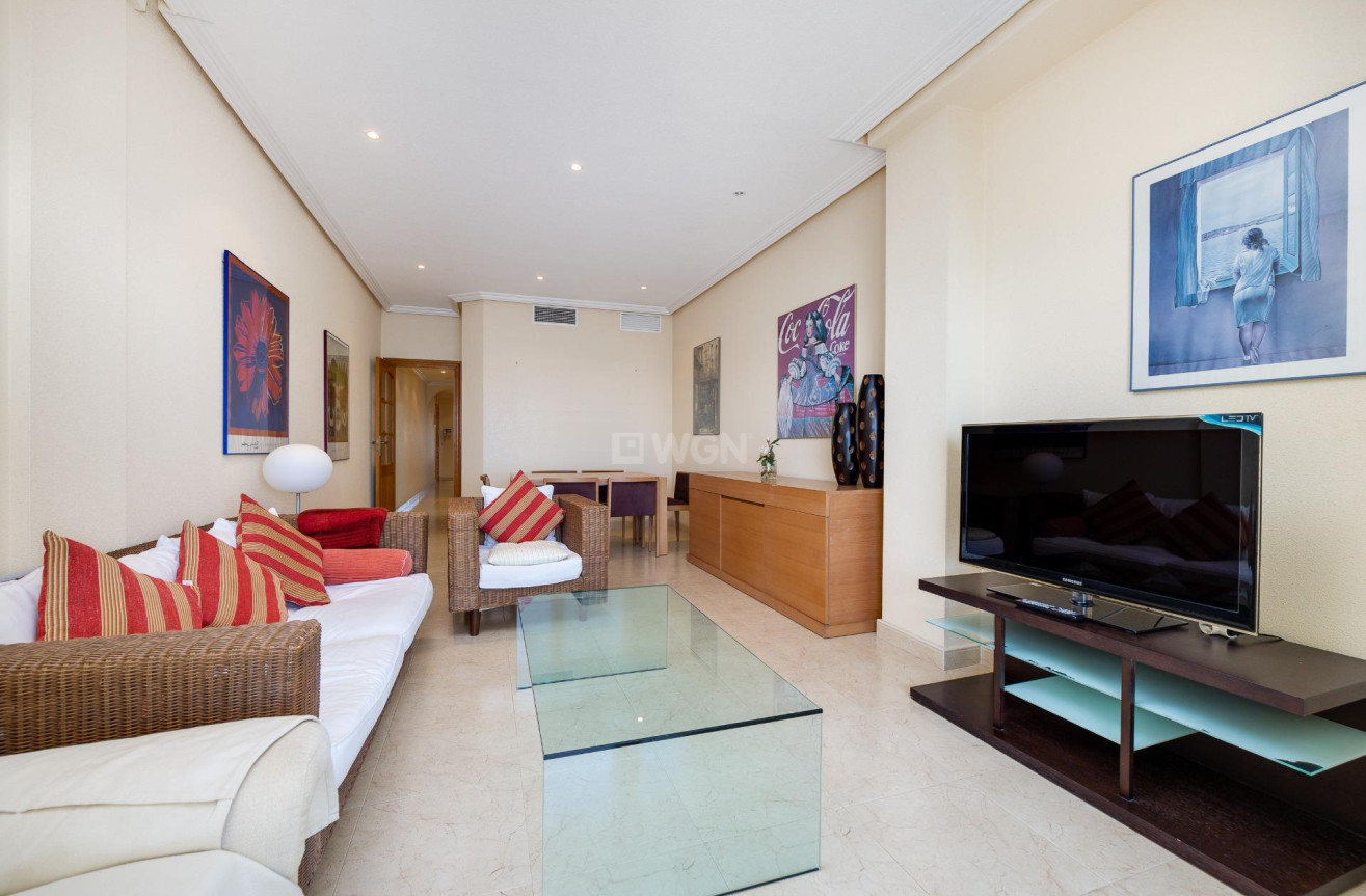 Odsprzedaż - Mieszkanie w bloku - Torrevieja - Paseo Maritimo