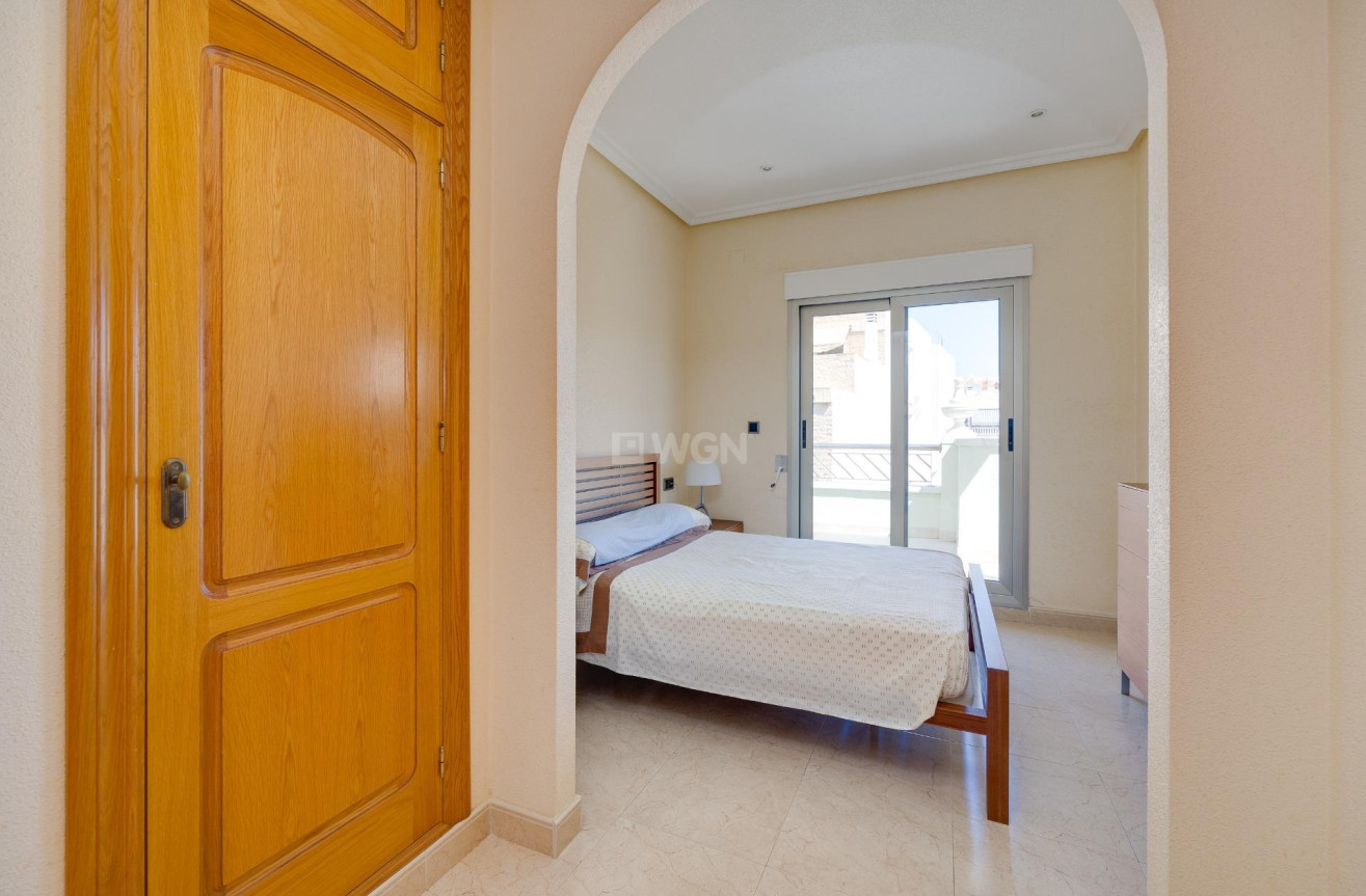 Odsprzedaż - Mieszkanie w bloku - Torrevieja - Paseo Maritimo