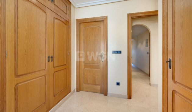 Odsprzedaż - Mieszkanie w bloku - Torrevieja - Paseo Maritimo