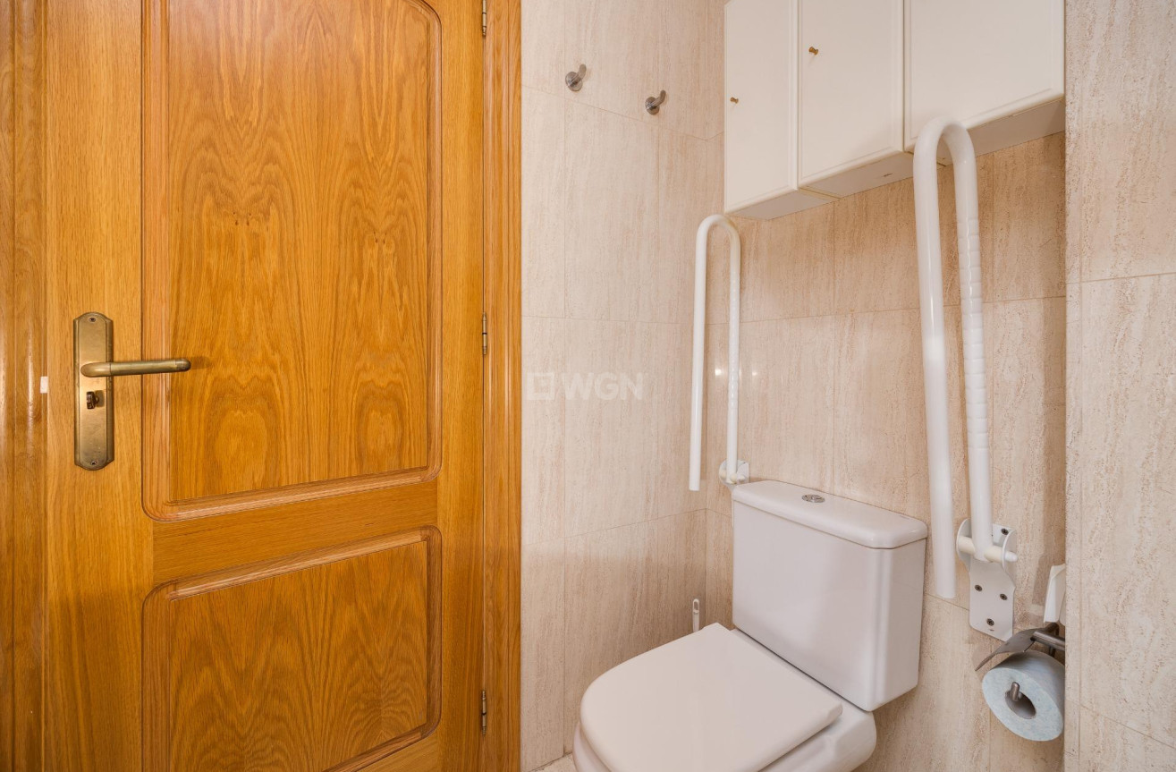 Odsprzedaż - Mieszkanie w bloku - Torrevieja - Paseo Maritimo