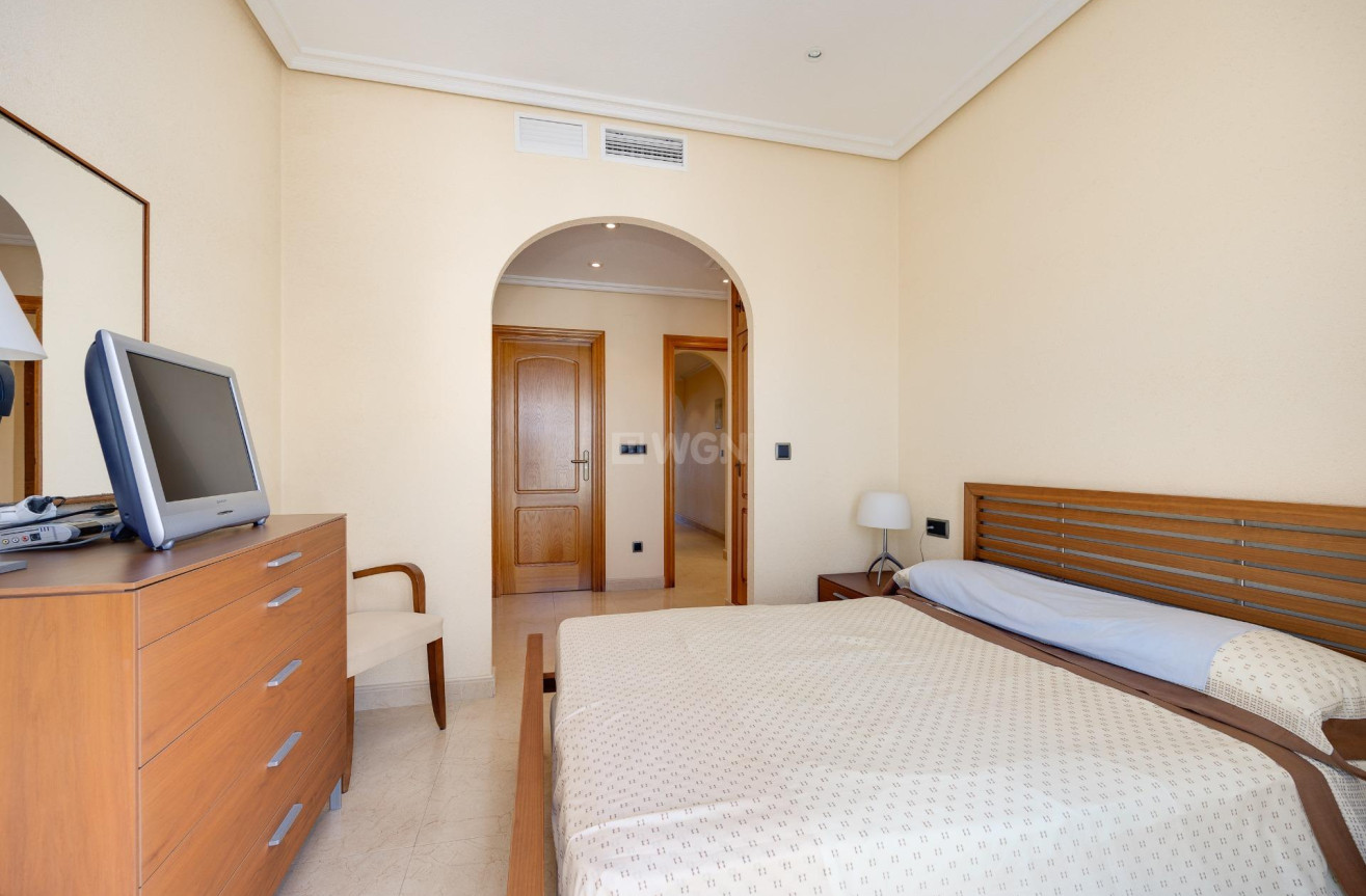 Odsprzedaż - Mieszkanie w bloku - Torrevieja - Paseo Maritimo