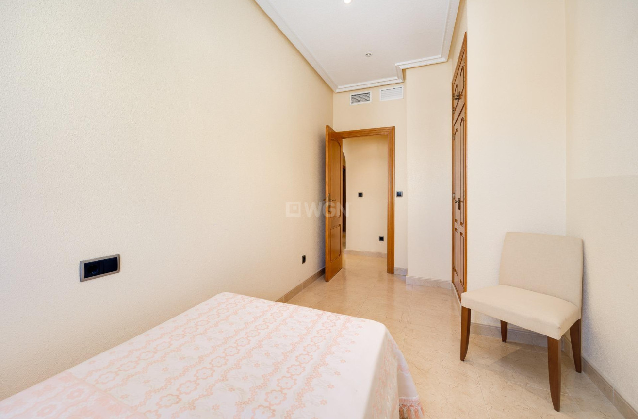 Odsprzedaż - Mieszkanie w bloku - Torrevieja - Paseo Maritimo