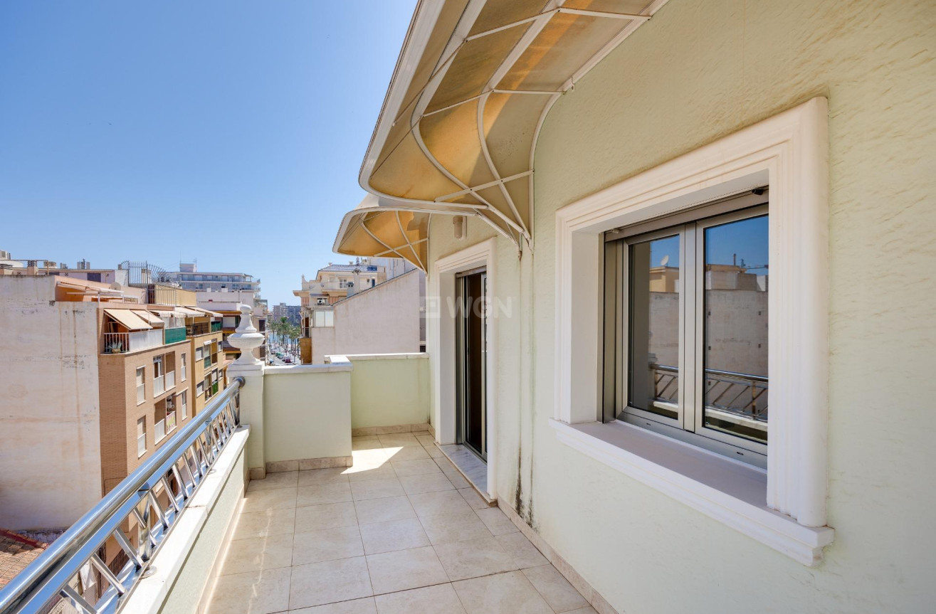 Odsprzedaż - Mieszkanie w bloku - Torrevieja - Paseo Maritimo