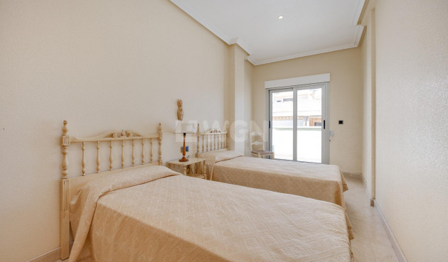 Odsprzedaż - Mieszkanie w bloku - Torrevieja - Paseo Maritimo