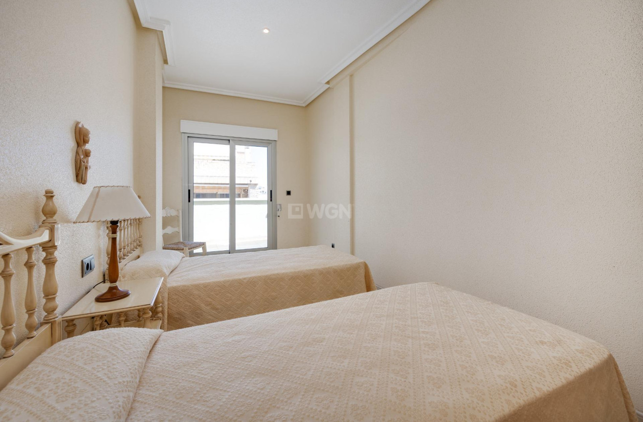 Odsprzedaż - Mieszkanie w bloku - Torrevieja - Paseo Maritimo