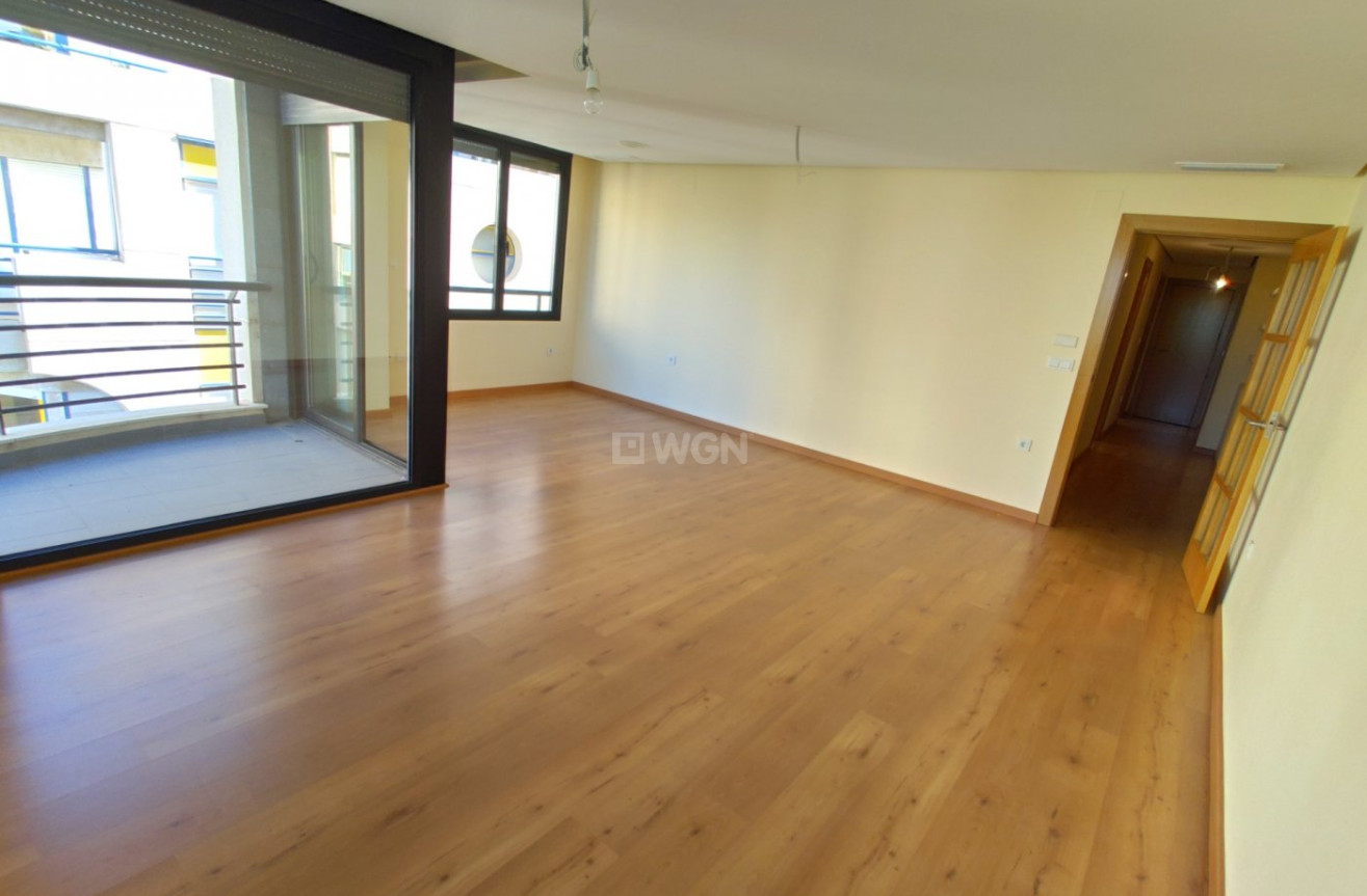 Odsprzedaż - Mieszkanie w bloku - Torrevieja - Puerto