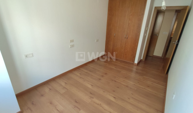 Odsprzedaż - Mieszkanie w bloku - Torrevieja - Puerto