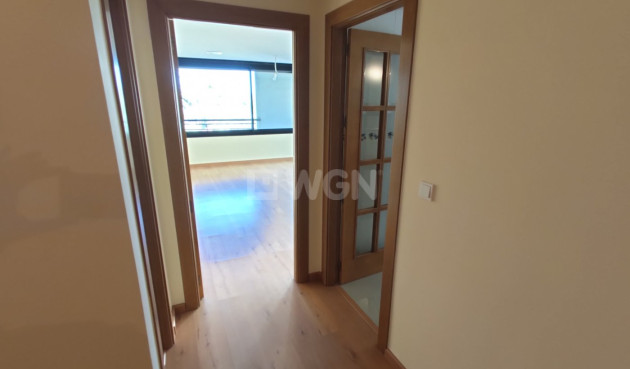 Odsprzedaż - Mieszkanie w bloku - Torrevieja - Puerto