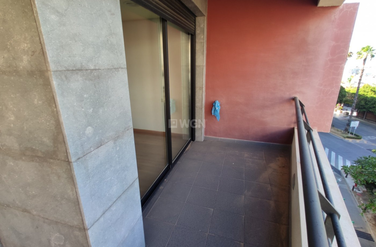 Odsprzedaż - Mieszkanie w bloku - Torrevieja - Puerto