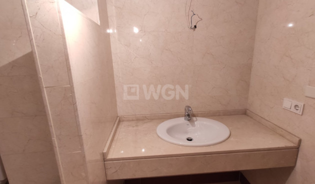 Odsprzedaż - Mieszkanie w bloku - Torrevieja - Puerto