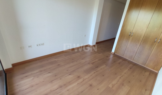 Odsprzedaż - Mieszkanie w bloku - Torrevieja - Puerto