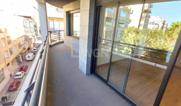 Odsprzedaż - Mieszkanie w bloku - Torrevieja - Puerto