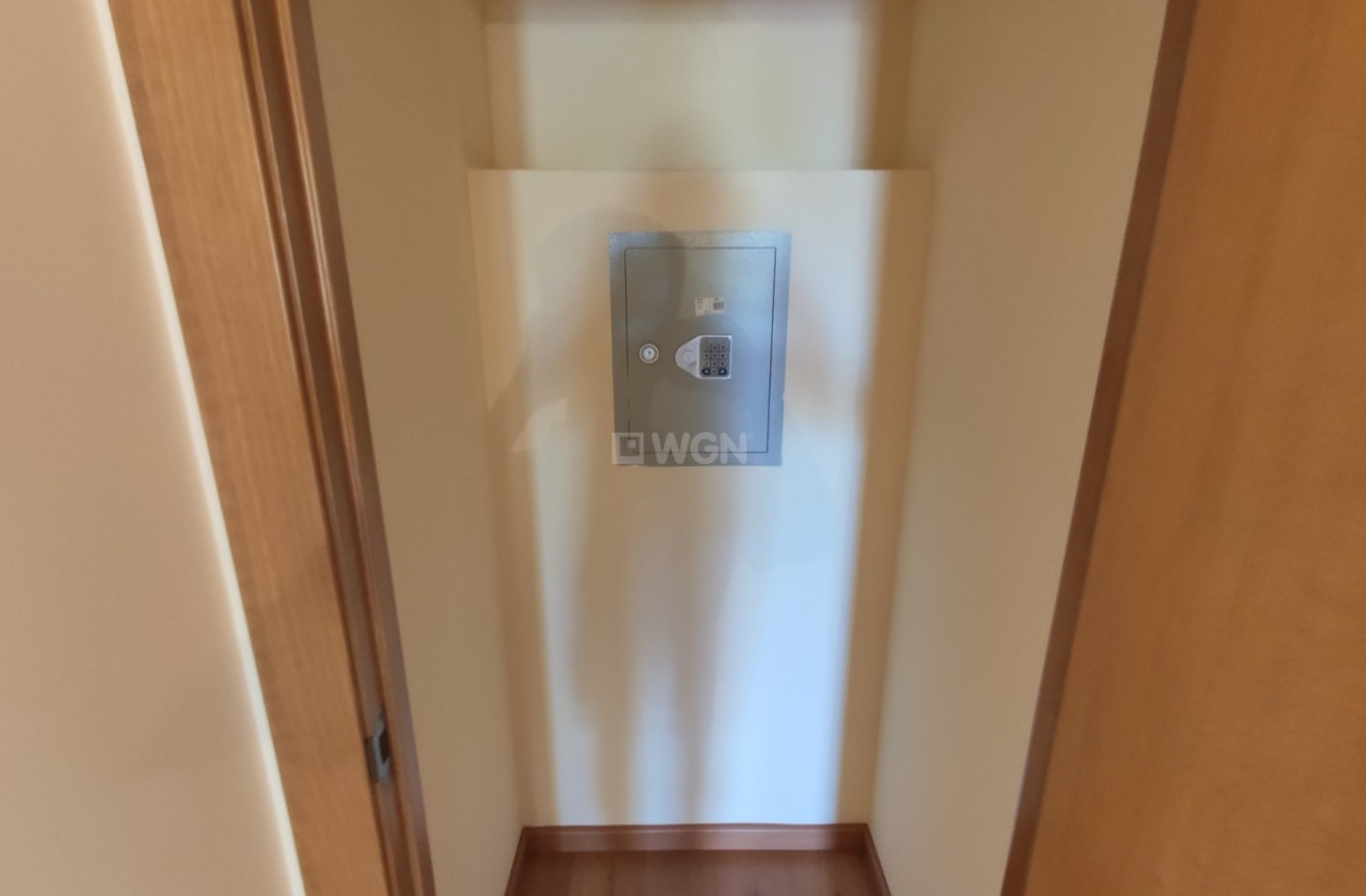 Odsprzedaż - Mieszkanie w bloku - Torrevieja - Puerto