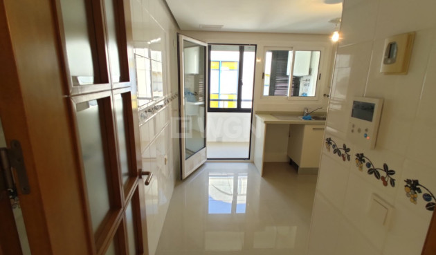 Odsprzedaż - Mieszkanie w bloku - Torrevieja - Puerto