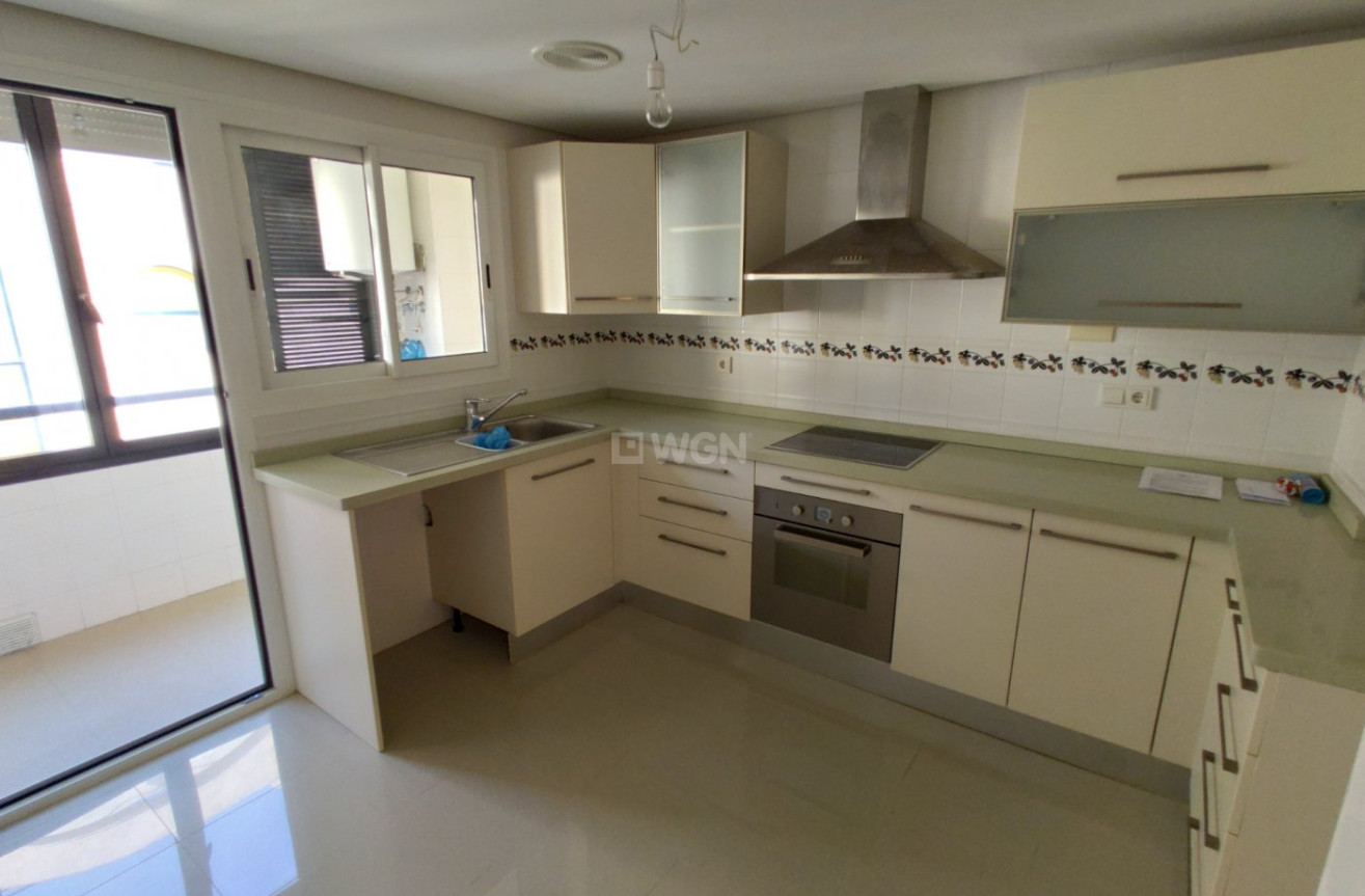 Odsprzedaż - Mieszkanie w bloku - Torrevieja - Puerto