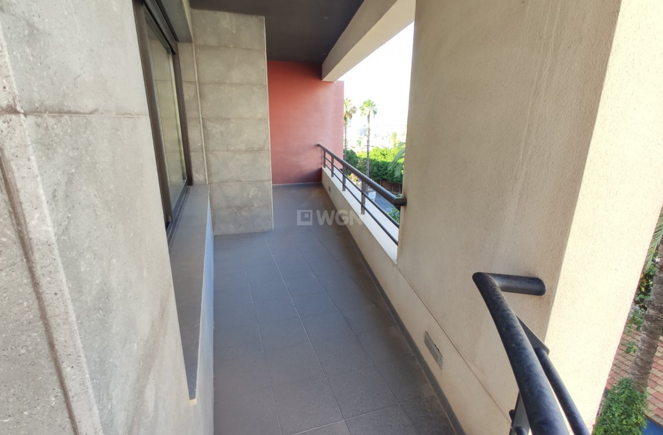 Odsprzedaż - Mieszkanie w bloku - Torrevieja - Puerto