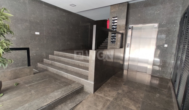 Odsprzedaż - Mieszkanie w bloku - Torrevieja - Puerto