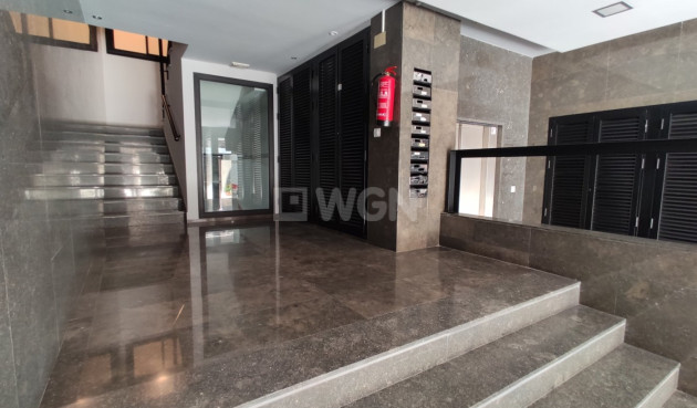 Odsprzedaż - Mieszkanie w bloku - Torrevieja - Puerto