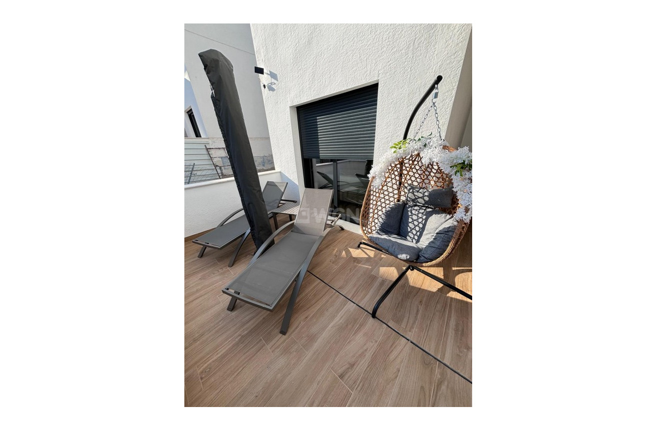 Odsprzedaż - Mieszkanie w bloku - Los Balcones - Costa Blanca