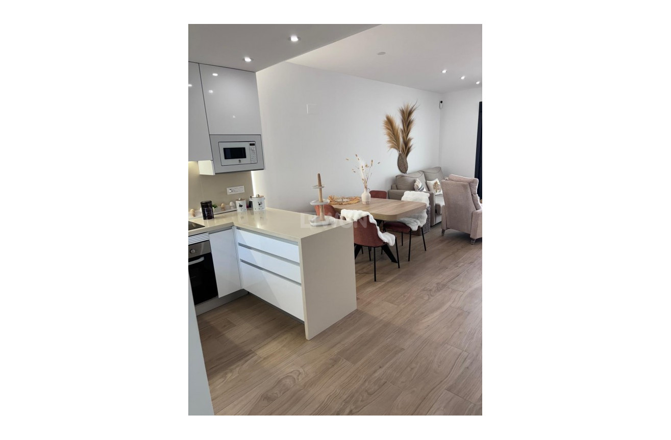 Odsprzedaż - Mieszkanie w bloku - Los Balcones - Costa Blanca