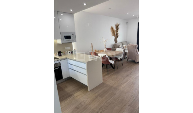 Odsprzedaż - Mieszkanie w bloku - Los Balcones - Costa Blanca