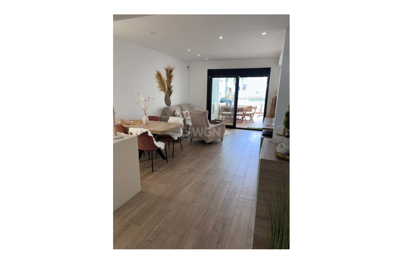 Odsprzedaż - Mieszkanie w bloku - Los Balcones - Costa Blanca