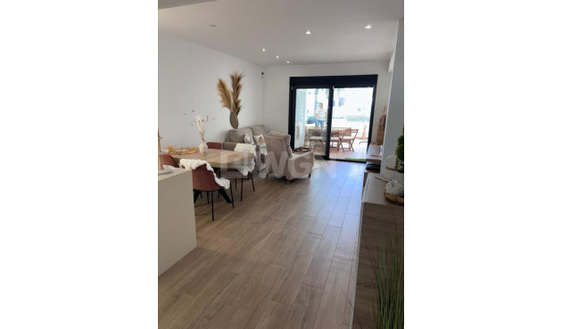 Odsprzedaż - Mieszkanie w bloku - Los Balcones - Costa Blanca