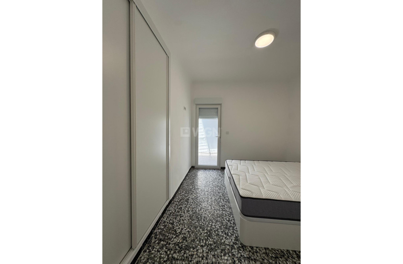 Odsprzedaż - Kamienica - Torrevieja - Centro