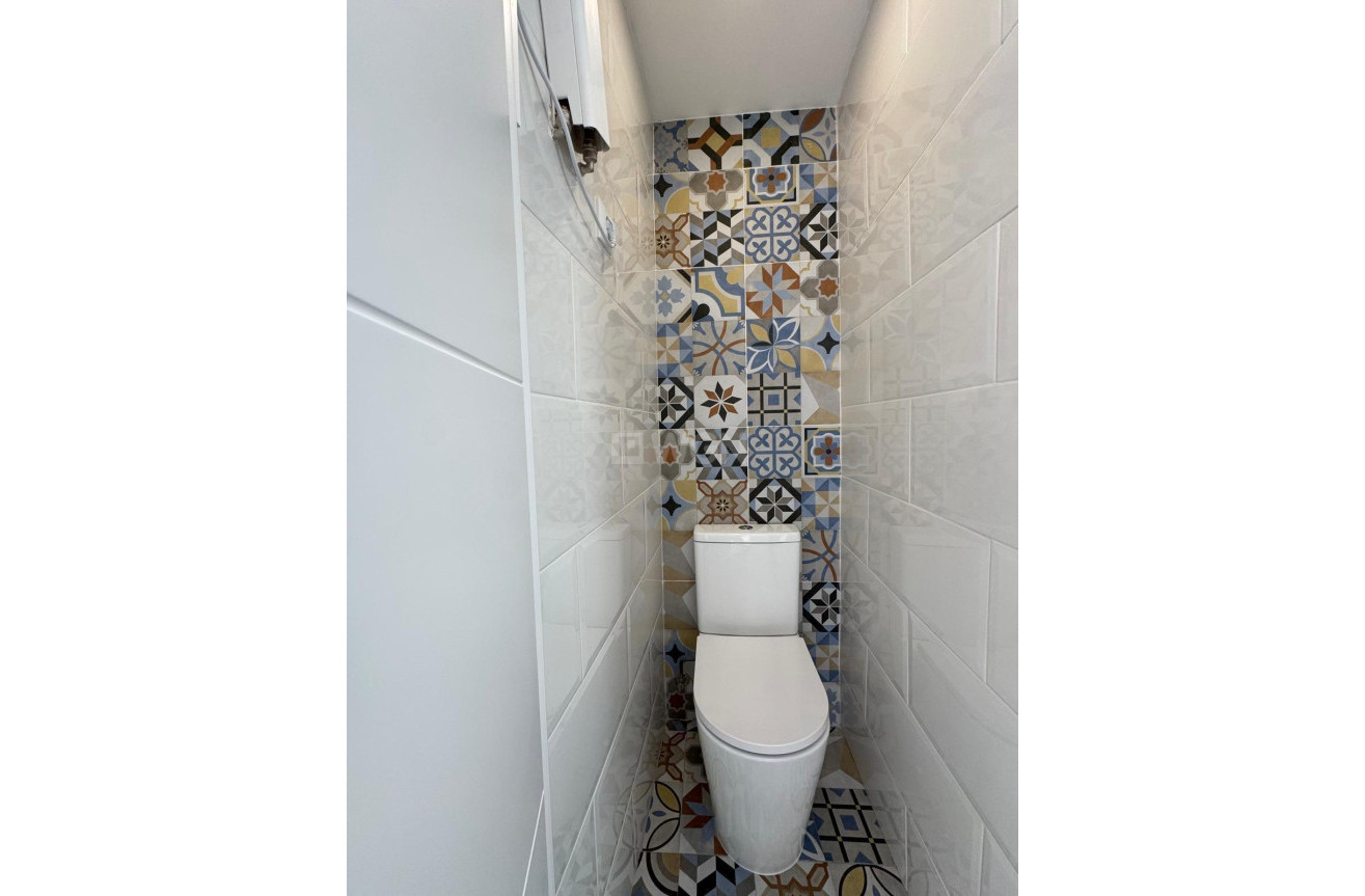 Odsprzedaż - Kamienica - Torrevieja - Centro